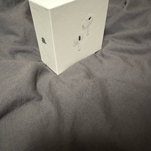 Apple AirPods Pro 2nd Generation With MagSafe Wireless Charging Case - Picture 6 of 7